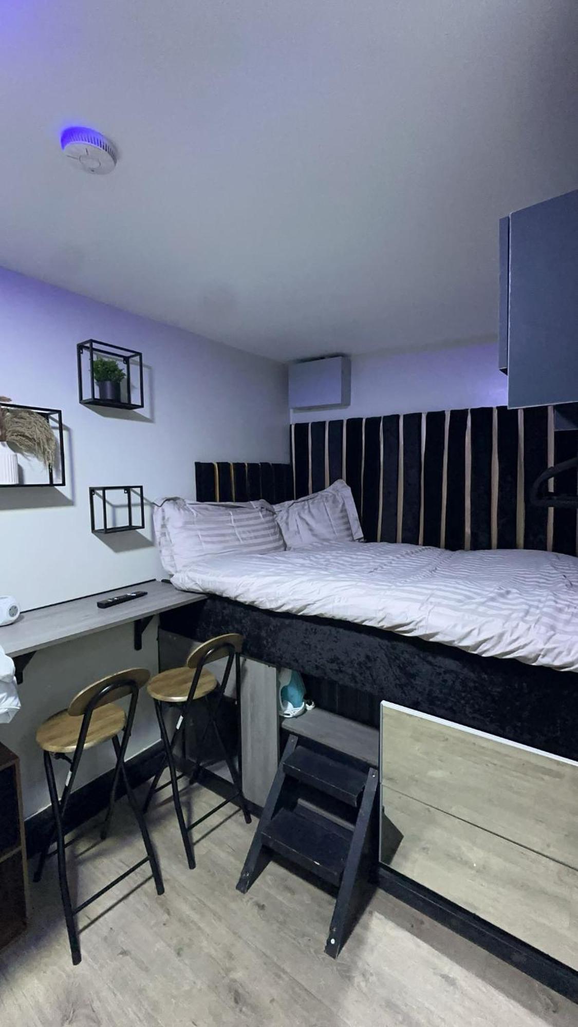 Studio Apartment In Bolton Town 外观 照片