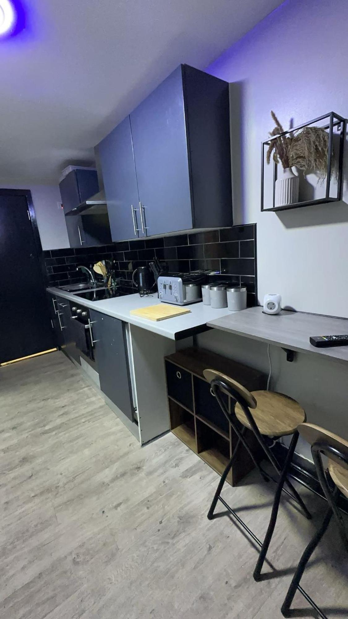 Studio Apartment In Bolton Town 外观 照片